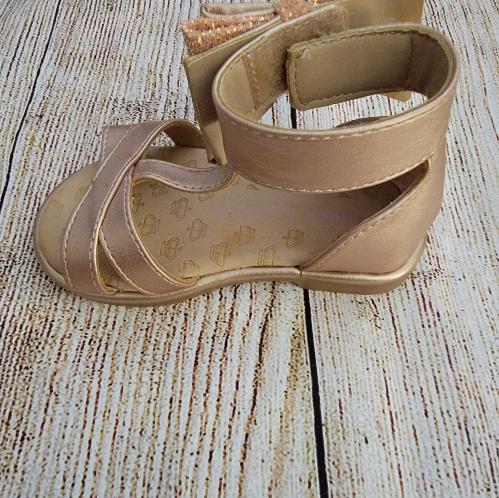 Juicy Couture Infant size 5 Sandals - Picture 3 of 6